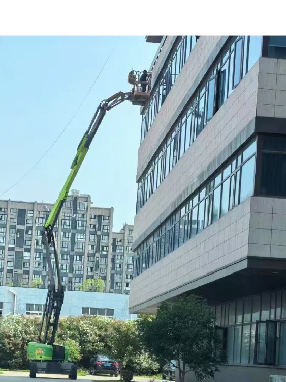 高效安全，靈活便捷——上海昭晨機(jī)械設(shè)備租賃在嘉定區(qū)的16米曲臂車租賃與弱電安裝服務(wù)解析